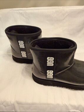 UGG Short Classic Ankle Boots - Black